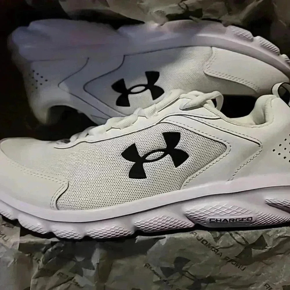 Under Armour Charged Assert 9 D Wide Shoes White Women Size 11 New In Box NIB UA